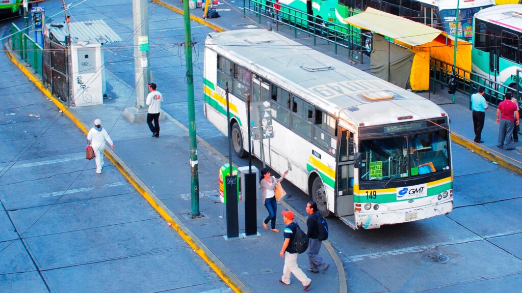 Transporte Público en México: ¿Cómo Moverte Barato y Seguro?