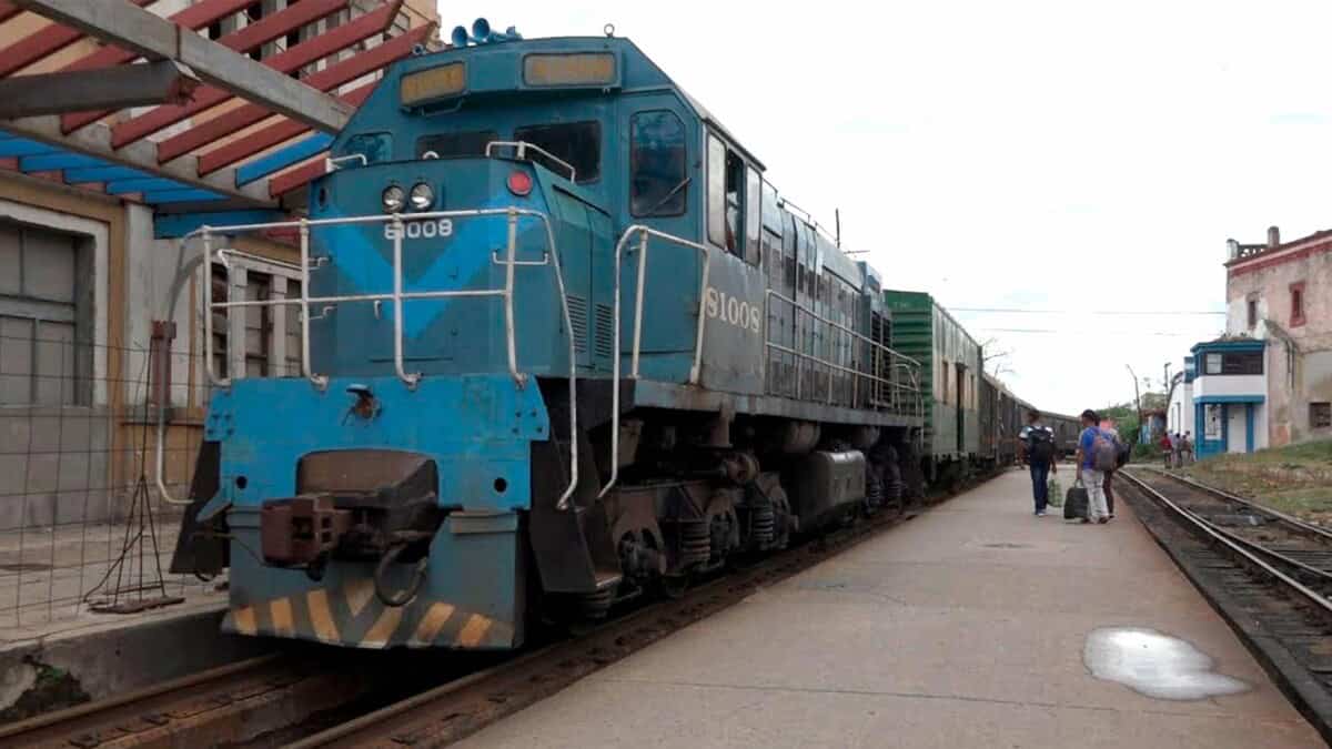 Tren Sin Combustible Paraliza el Tránsito en La Habana: Caos en las Principales Rutas