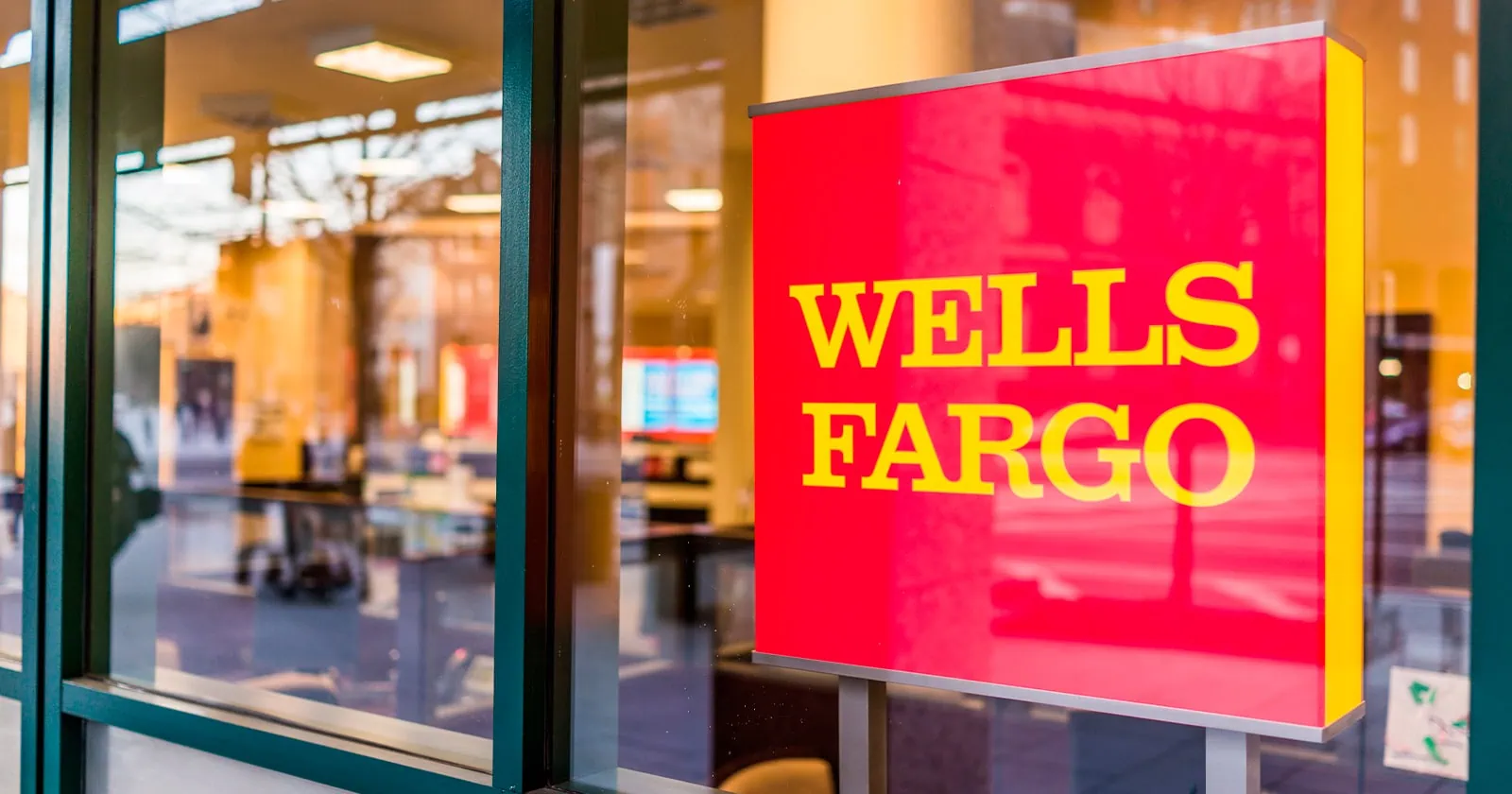 ¿Turbulencia Bancaria en Wells Fargo? Estas Sucursales Financieras Estadounidenses Cerrarán en Abril