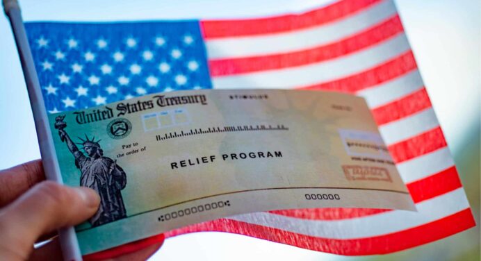 Última Oportunidad Para Reclamar el Cheque de $1 400 del IRS en Abril: ¿Cómo Solicitarlo?