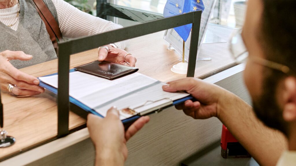 Visa PE-11 y otros permisos: ¿alternativa al pasaporte cubano?