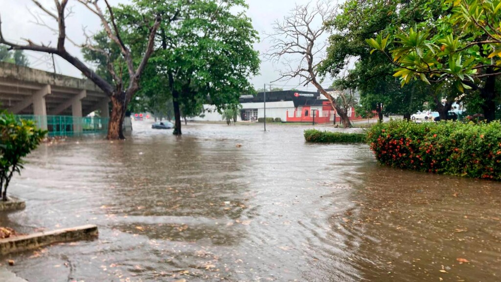 Zona de Parque Inundada por la Lluvia en La Habana