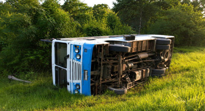 Accidente en Ciego de Ávila: Ómnibus Diana se Vuelca y Deja Ocho Lesionados