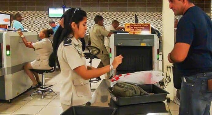 Alerta sobre transportación de paquetes de terceros La Aduana cubana