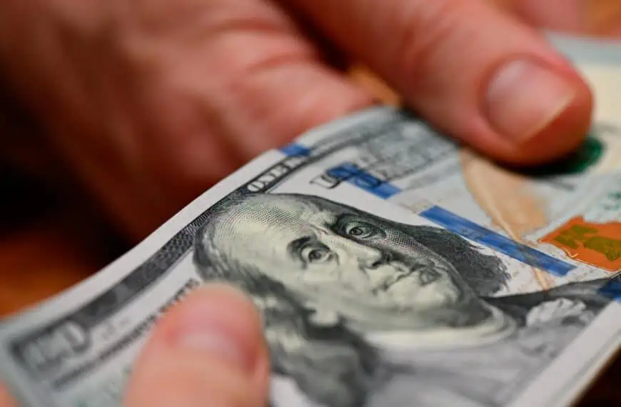 Banco Central de Cuba Aclara Dudas sobre Depósito de Dólares Estadounidenses