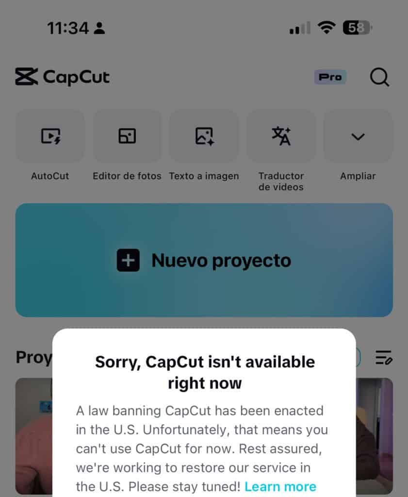 Pantalla de la aplicación CapCut con un mensaje indicando que no está disponible en Estados Unidos debido a una ley.