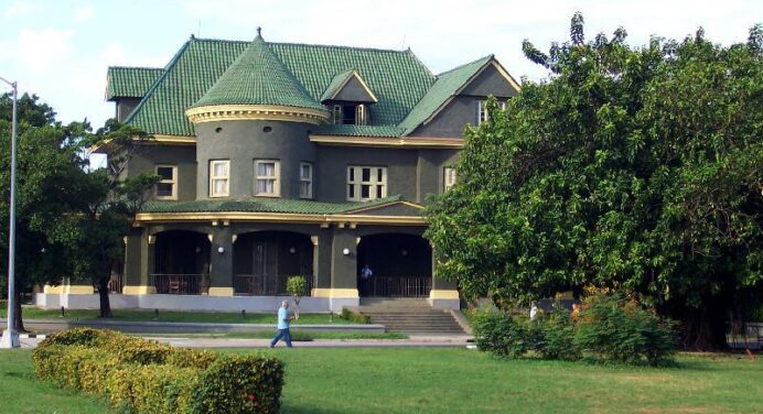 Casa de las Tejas Verdes