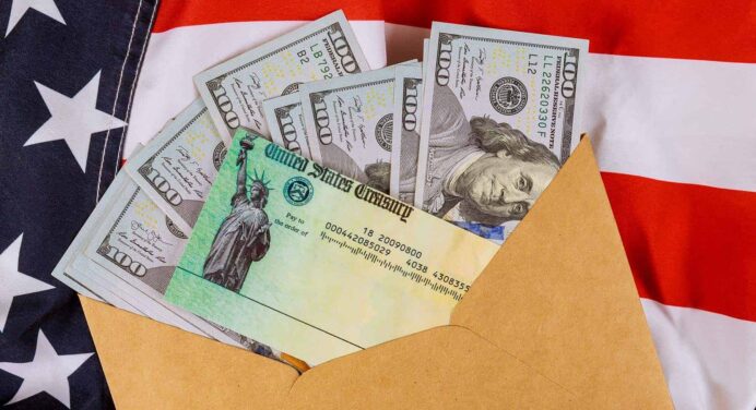 Cheques de hasta $1300 Dólares 3 Estados de Estados Unidos a Residentes que Califiquen