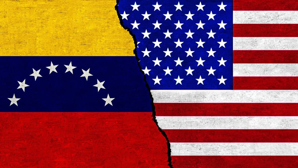 Banderas de Venezuela y Estados Unidos divididas representando la crisis bilateral de enero 2026