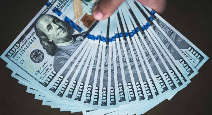 Más de $6.8 Millones de Dólares serán Repartidos: 3 Demandas de las que Puedes Beneficiarte en Estados Unidos