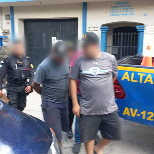 detienen a dos grupos de cubanos en guatemala