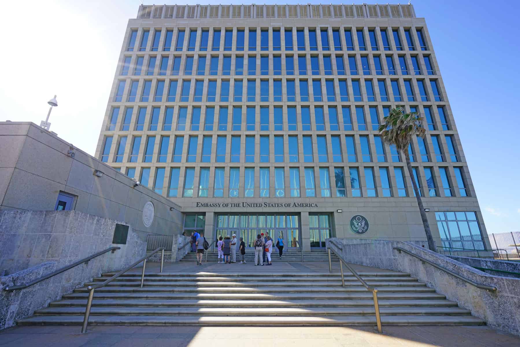 embajadas restablecen sus servicios en cuba