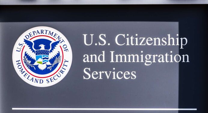 De esta forma No Pagarás los Trámites de Inmigración en Estados Unidos