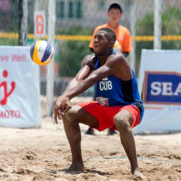 jugador de voleibol de playa cubano