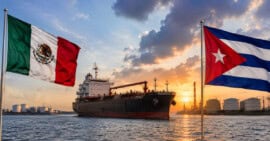 Buque petrolero en el Caribe como referencia a posibles envíos de petróleo de México a Cuba