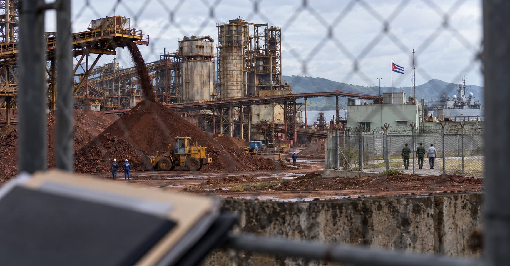 Instalación cubana dedicada a la minería y al procesamiento de níquel, sectores incluidos en las nuevas sanciones de Estados Unidos.