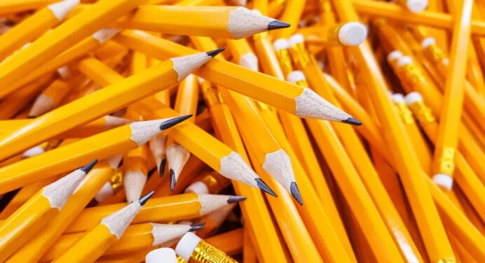 Se Reactiva la Producción de Lápices para el Sector Educacional en Cuba