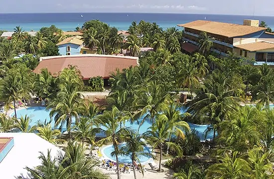 Vista del Hotel Sol Sirenas Coral
