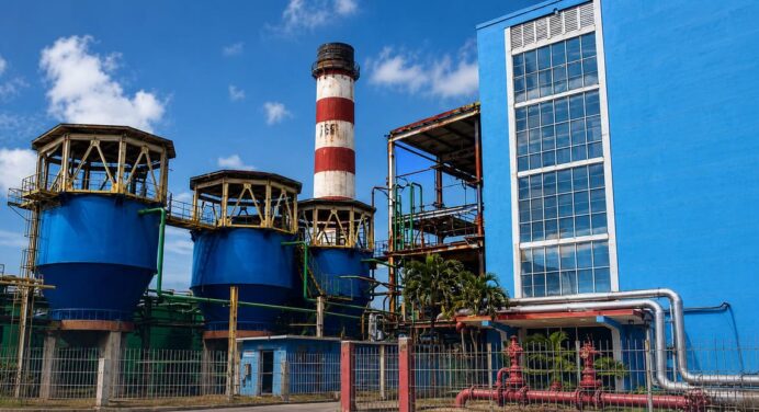 ¿Cuánto dinero hace falta para reconstruir el sistema eléctrico de Cuba? 
