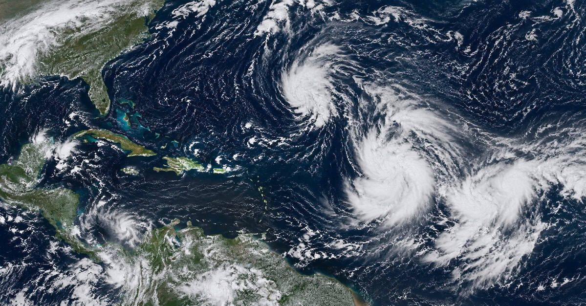 Imagen satelital del Atlántico y el Caribe con varios sistemas de nubes tropicales