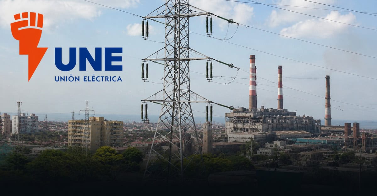 Torres de transmisión eléctrica durante un apagón tras una falla en el Sistema Eléctrico Nacional de Cuba.