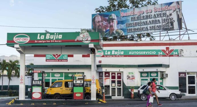 Solo se Venderá Combustible en Cuba por Tarjetas Magnéticas